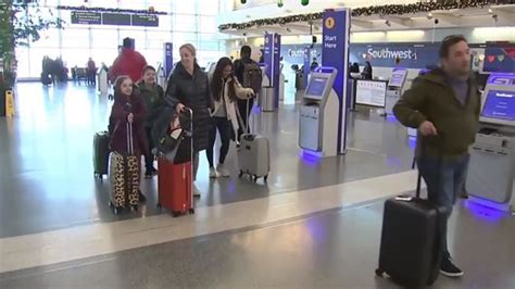 Thanksgiving travelers preparing for traffic, historic crowds at airports